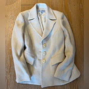 Tahari size 6 white blazer